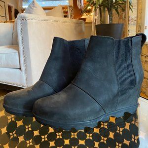 Women's Joan of Arctic Wedge Chelsea Bootie, Black, Size 10